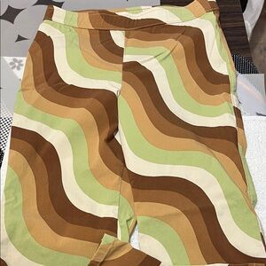 Retro Wave Pattern Women Shorts